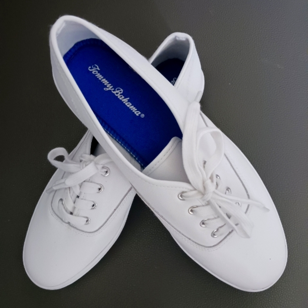 Tommy Bahama White Leather Tennis Shoes/ Sneakers. Size 9.5. NWOT